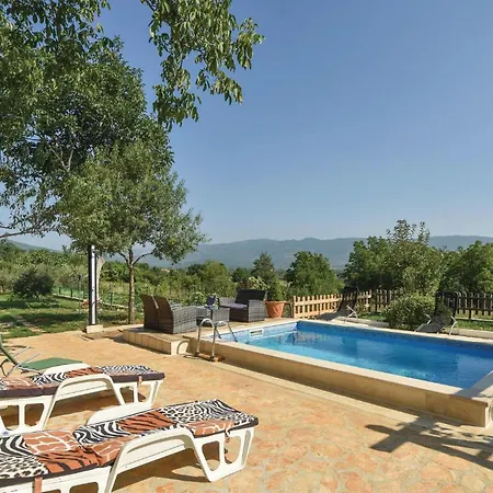 Three-bedroom In Dicmo Vakantiehuis