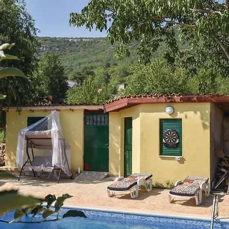 Vakantiehuis Three-bedroom In Dicmo *