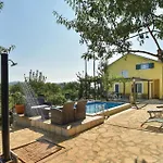 Dom wakacyjny Three-bedroom In
