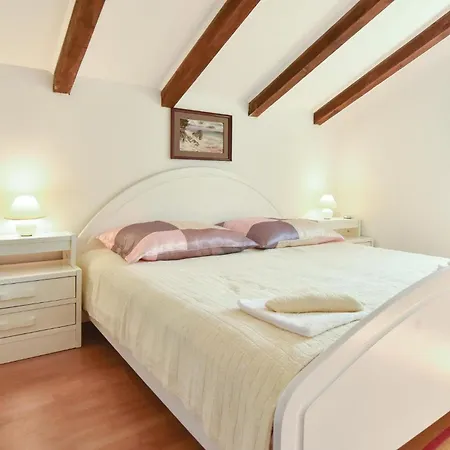 Three-bedroom In * Dicmo