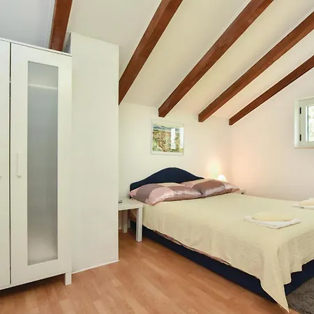 Vikendica Three-bedroom In Dicmo *