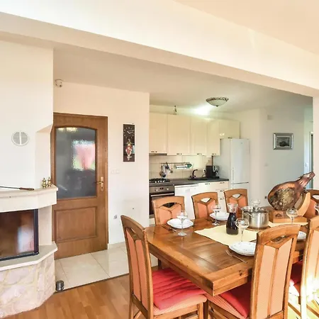 Three-bedroom In Dom wakacyjny Dicmo