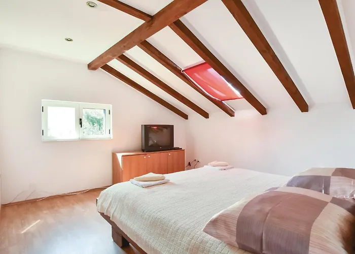 Three-bedroom In Holiday home